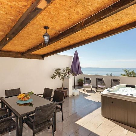 2 Bedroom Cozy Apartment In Makarska Buitenkant foto