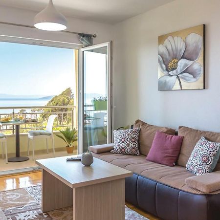 2 Bedroom Cozy Apartment In Makarska Buitenkant foto