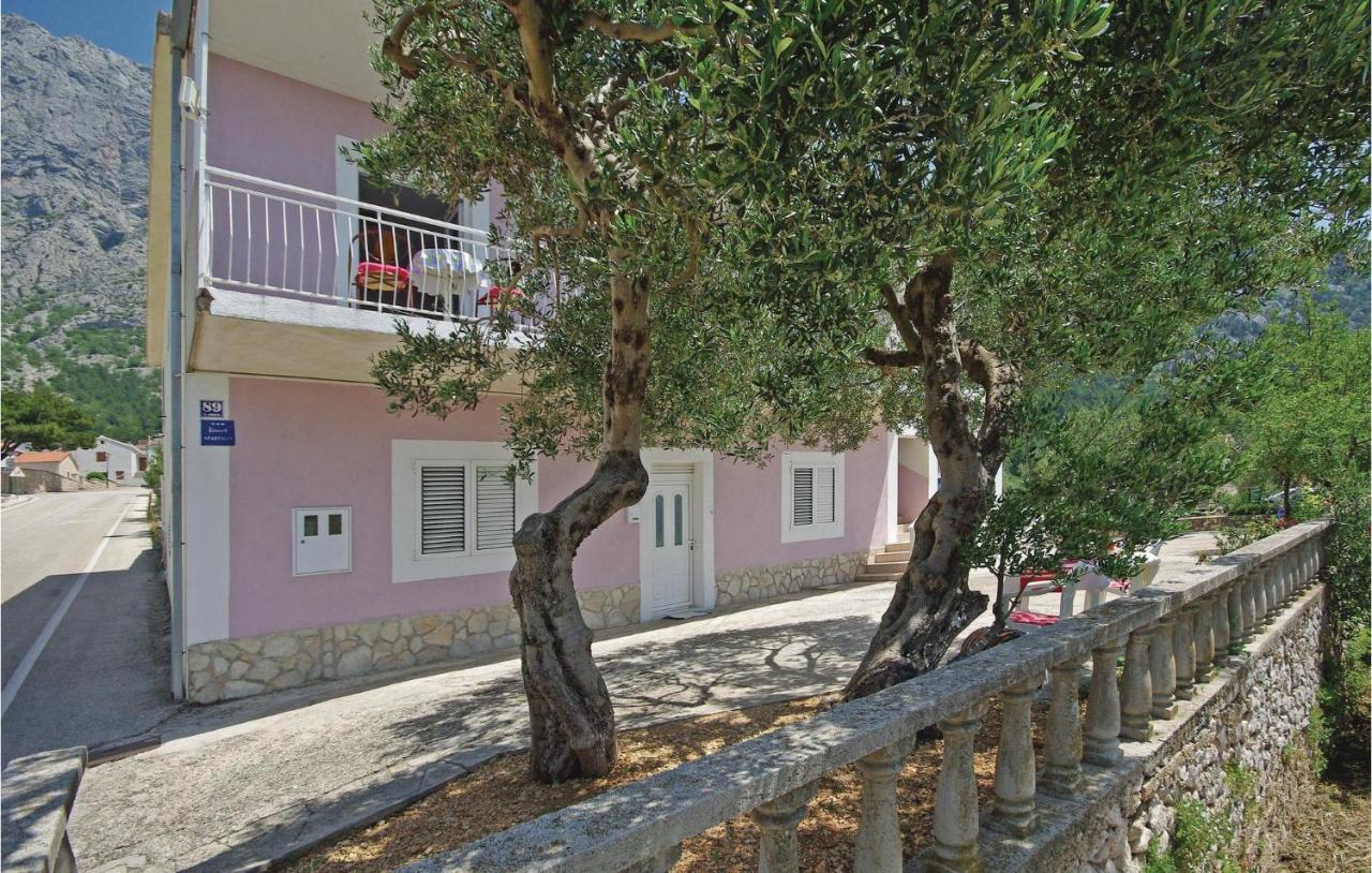 2 Bedroom Cozy Apartment In Makarska Buitenkant foto