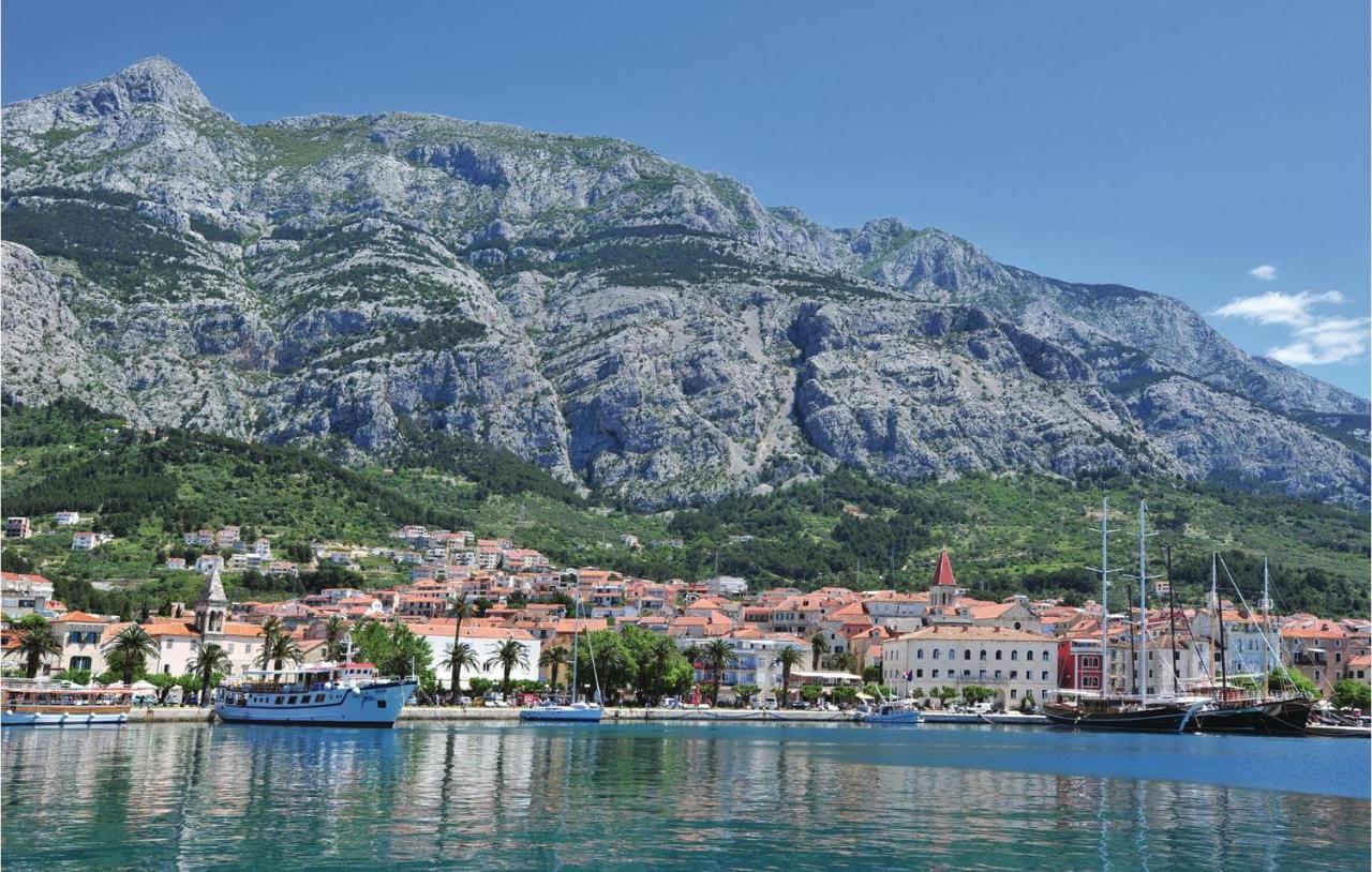 2 Bedroom Cozy Apartment In Makarska Buitenkant foto