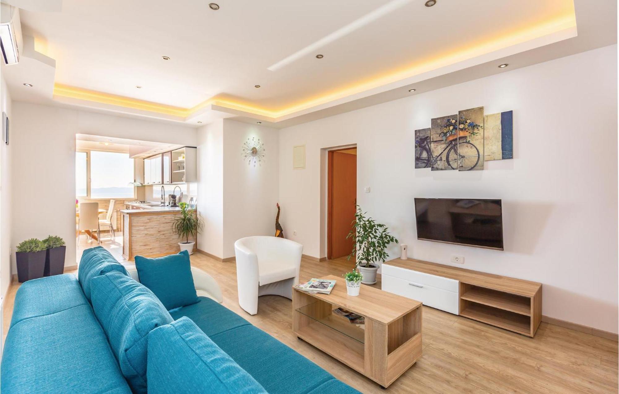 2 Bedroom Cozy Apartment In Makarska Buitenkant foto
