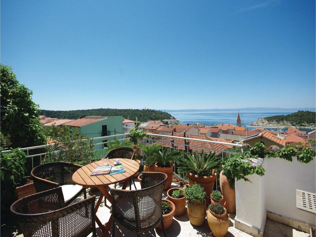 2 Bedroom Cozy Apartment In Makarska Buitenkant foto
