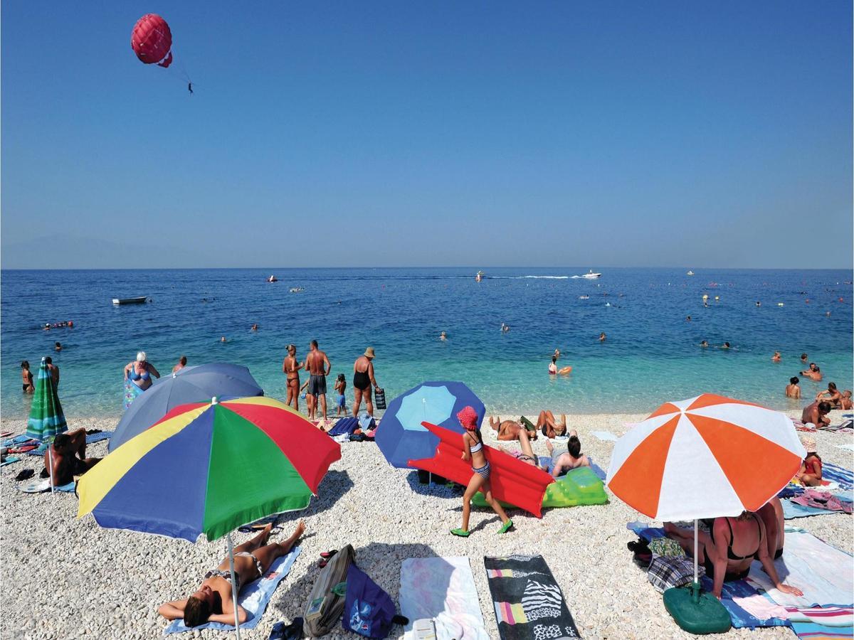 2 Bedroom Cozy Apartment In Makarska Buitenkant foto