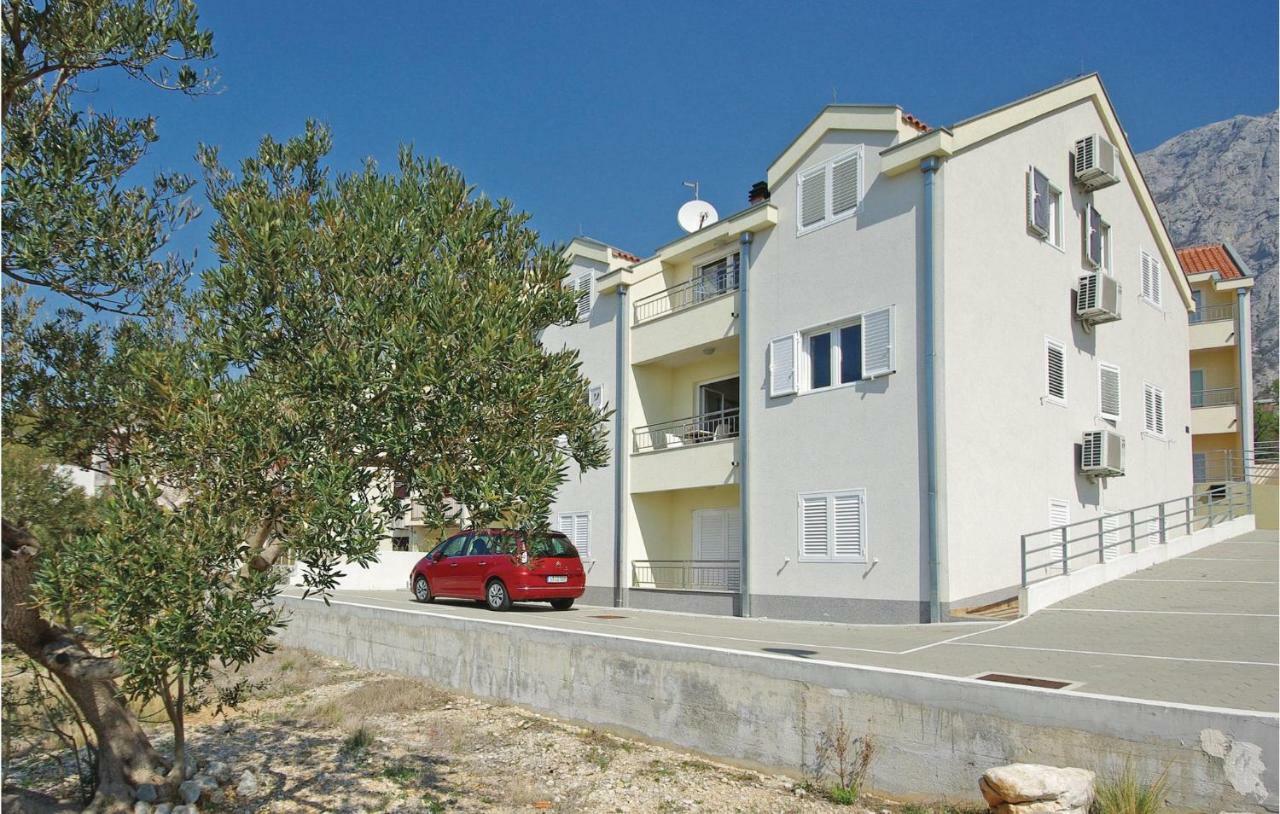 2 Bedroom Cozy Apartment In Makarska Buitenkant foto