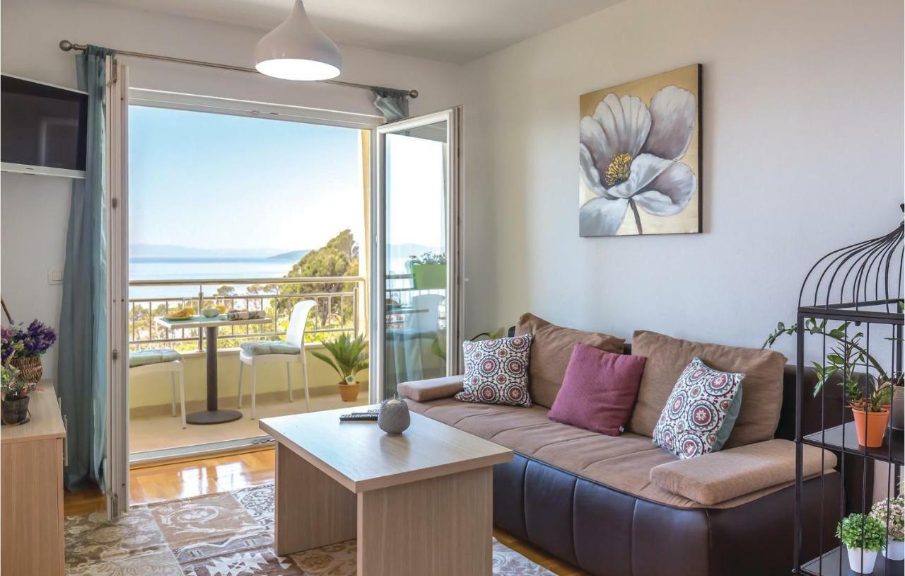 2 Bedroom Cozy Apartment In Makarska Buitenkant foto