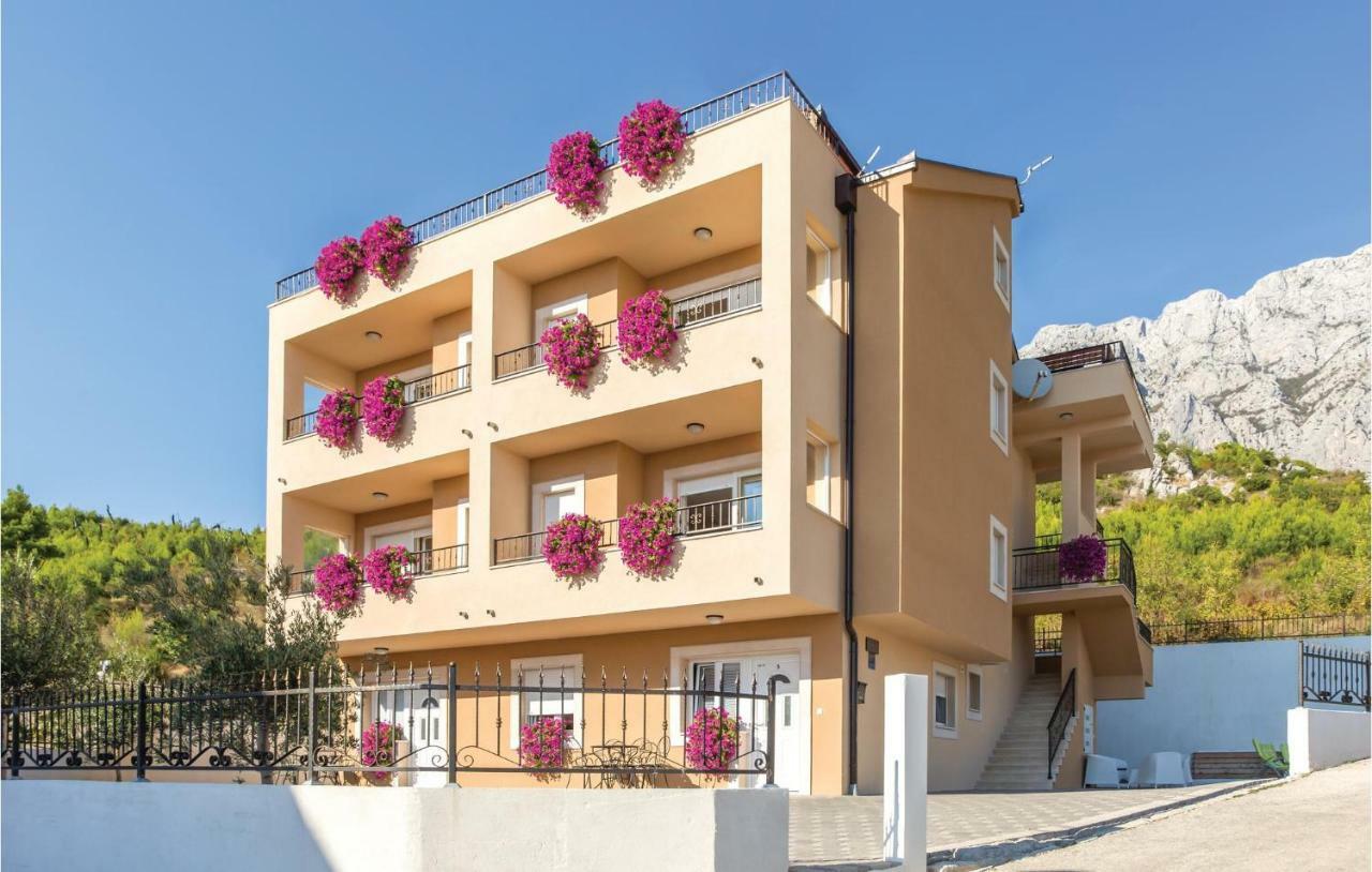 2 Bedroom Cozy Apartment In Makarska Buitenkant foto
