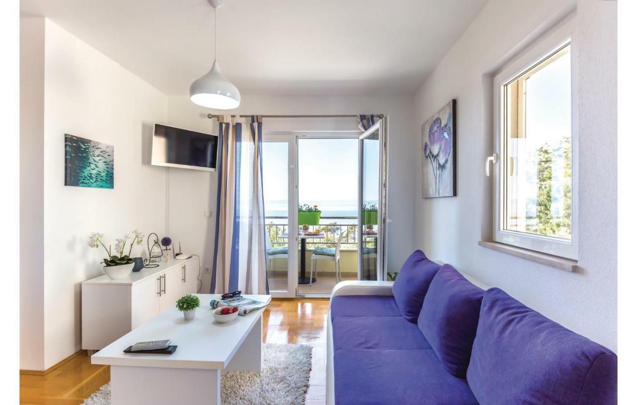 2 Bedroom Cozy Apartment In Makarska Buitenkant foto