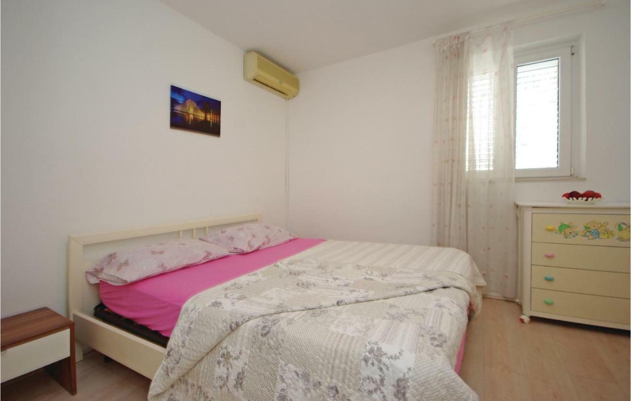2 Bedroom Cozy Apartment In Makarska Buitenkant foto