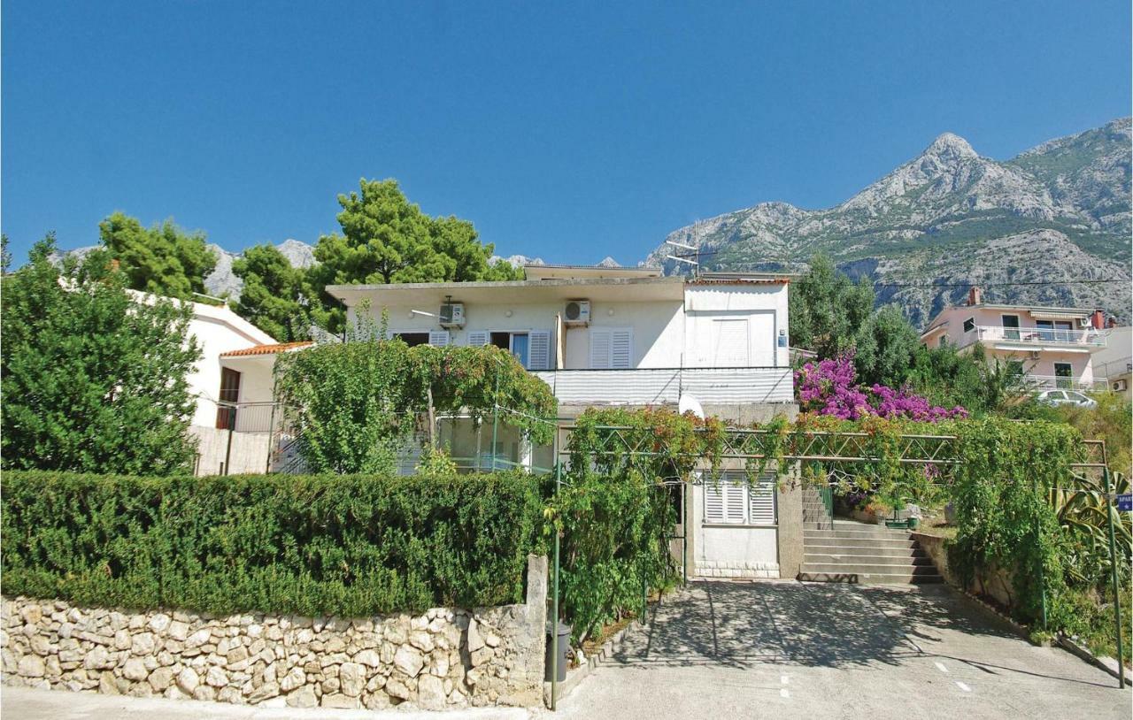 2 Bedroom Cozy Apartment In Makarska Buitenkant foto
